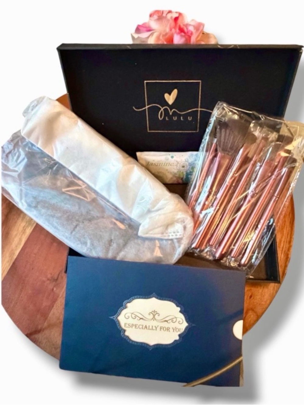 Lulu Luxury Gift Set Beauty & Self-Care Essential Brushes Bag & More NIB